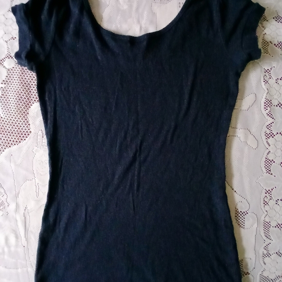 #065 Red Paint Black Plain Oval-Neck Shirt Size Medium - Picture 9 of 11